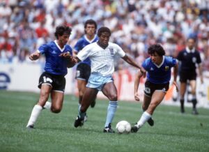 อยู่ในสนามกับเขา อยู่ในสนามกับเขา