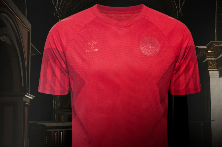 ยืนหยัดสู้ศึก ชาวเดนมาร์กมีชุดให้เลือก 3 ชุด สีแดงสีดำ และสีขาว ยืนหยัดสู้ศึก