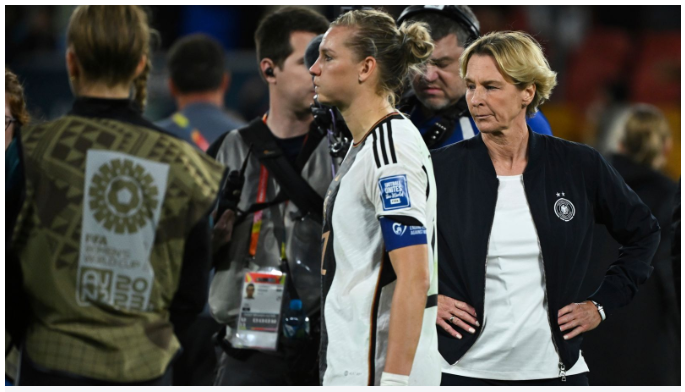 การเปลี่ยนแปลงระบบ เยอรมนีผ่านเข้าสู่รอบแบ่งกลุ่มของทัวร์นาเมนต์ใหญ่เป็นครั้งแรก การเปลี่ยนแปลงระบบ